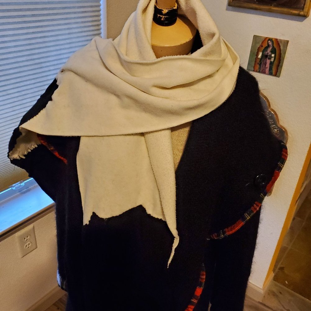 Funky, upcycled ROOSTER sweater - Picture 6 of 6